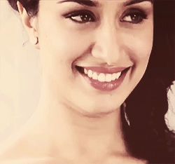 first-date-5-shy-laugh-shraddha-kapoor
