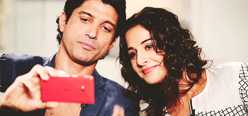 digital-1-selfie-cute-couple-farhan-vidya-shadi-ke-side-effects-phone-pic