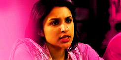 mobile-5b-parineeti-angry-lecture