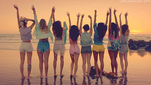 commit-5.1-girls-friends-beach-trip-fun-enjoy