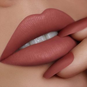 girls with light brown Lipstick